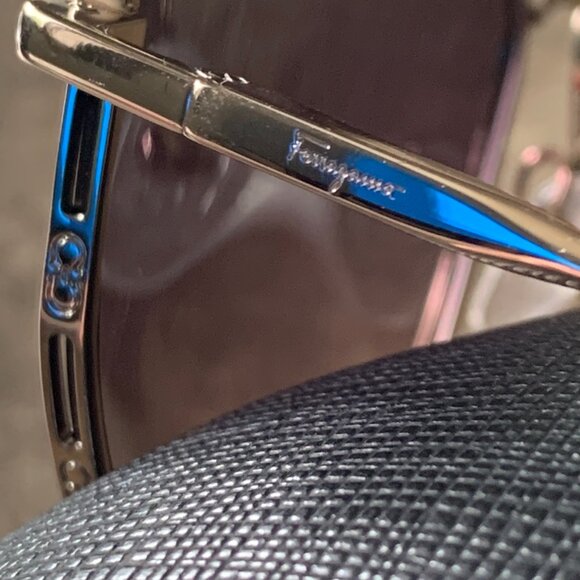 NIB- Women's Salvatore FERRAGAMO Stylized Aviator w/ Gradient Lens - Picture 5 of 15